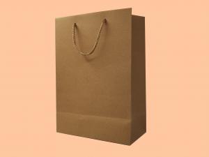 подарочная сумка из крафт-бумаги